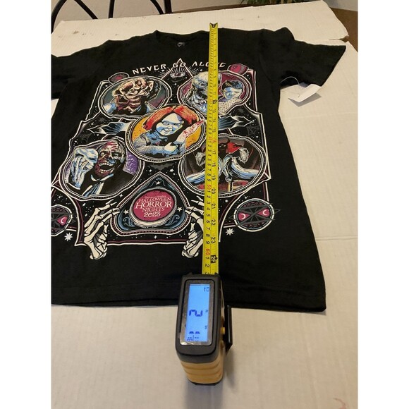 Universal Studios Hollywood HHN 2023 - NEVER GO ALONE T-Shirt XS - Picture 3 of 8